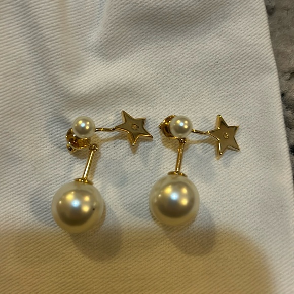 Dior My ABCDior Tribales Étoile Earring Gold-Finish Metal and White Resin Pearls - Picture 2 of 9